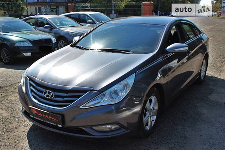 Hyundai Sonata 2010  випуску Одеса з двигуном 2.5 л бензин седан механіка за 6333 долл. 