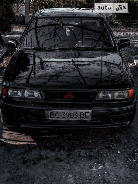 Mitsubishi Galant 1991  випуску Львів з двигуном 1.8 л бензин седан механіка за 1450 долл. 