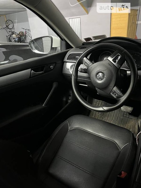 Volkswagen Passat 2012  випуску Львів з двигуном 2.5 л бензин седан автомат за 8900 долл. 
