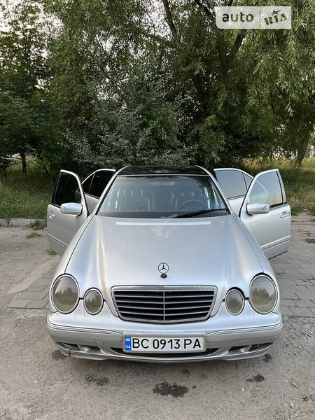Mercedes-Benz E 430 2000  випуску Львів з двигуном 4.3 л  седан автомат за 4000 долл. 