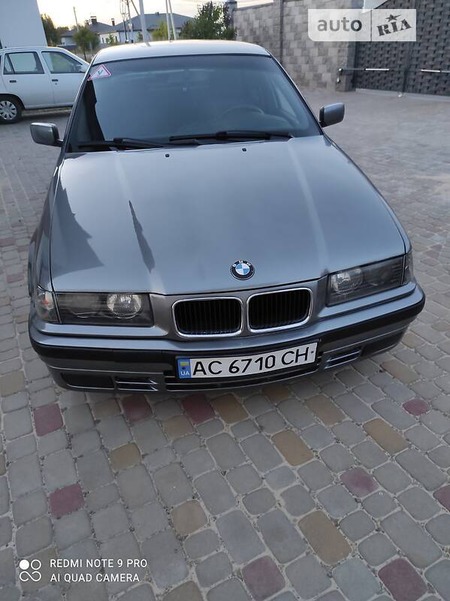 BMW 316 1993  випуску Луцьк з двигуном 1.6 л бензин седан  за 3200 долл. 