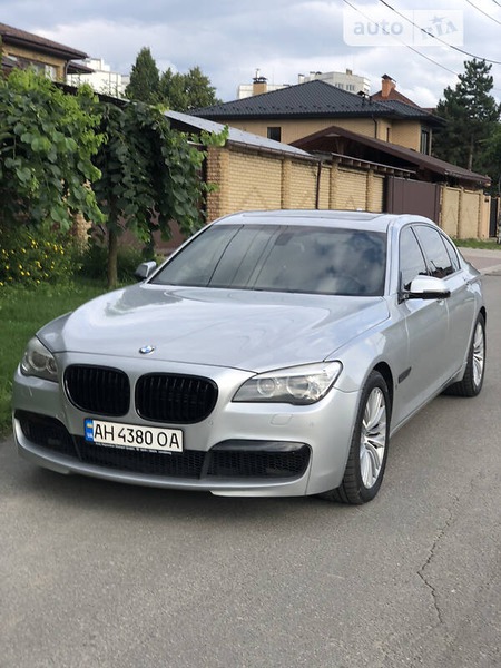 BMW 750 2013  випуску Київ з двигуном 4.4 л бензин седан автомат за 25900 долл. 