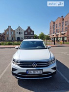 Volkswagen Tiguan 2021 Київ 2 л  позашляховик автомат к.п.