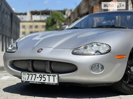 Jaguar XKR 2001  випуску Львів з двигуном 4.2 л бензин кабріолет автомат за 14500 долл. 