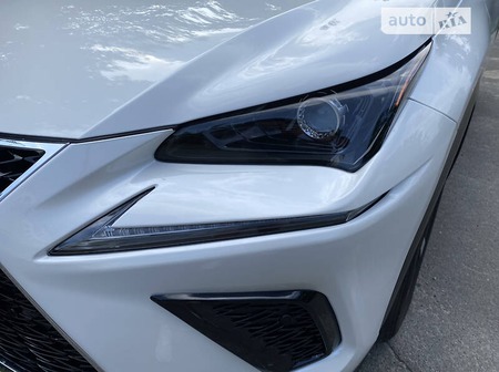 Lexus NX 300h 2019  випуску Київ з двигуном 2.5 л гібрид позашляховик автомат за 44000 долл. 