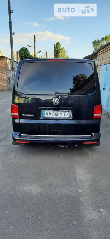 Volkswagen Multivan 2013  випуску Київ з двигуном 2 л бензин мінівен автомат за 29800 долл. 