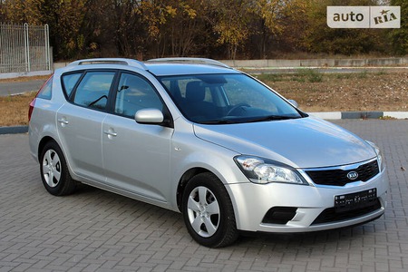 KIA Ceed 2010  выпуска Запорожье с двигателем 1.6 л дизель универсал механика за 7500 долл. 