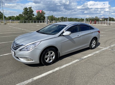 Hyundai Sonata 2015  випуску Київ з двигуном 2 л газ седан автомат за 7600 долл. 