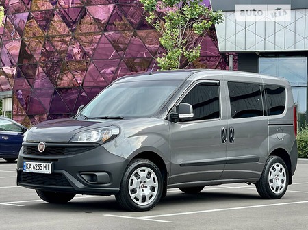 Fiat Doblo 2021  випуску Київ з двигуном 1.4 л бензин мінівен механіка за 13750 долл. 