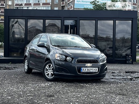 Chevrolet Aveo 2015  випуску Київ з двигуном 1.4 л бензин седан автомат за 8000 долл. 