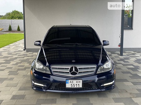 Mercedes-Benz C 300 2011  випуску Дніпро з двигуном 3 л бензин седан автомат за 13900 долл. 