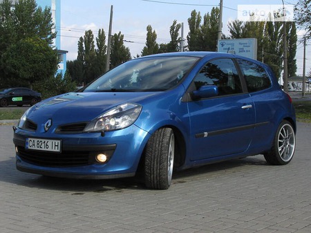 Renault Clio 2006  випуску Черкаси з двигуном 1.6 л бензин хэтчбек механіка за 4600 долл. 