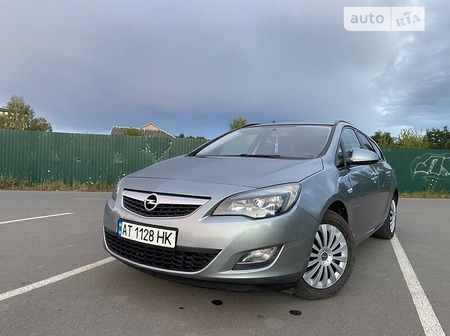 Opel Astra 2011  випуску Івано-Франківськ з двигуном 1.7 л дизель універсал  за 6999 долл. 