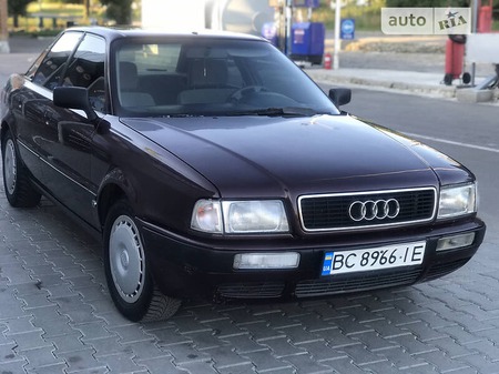 Audi 80 1992  випуску Львів з двигуном 2 л  седан механіка за 1950 долл. 