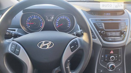 Hyundai Elantra 2015  випуску Київ з двигуном 1.6 л бензин седан механіка за 12400 долл. 