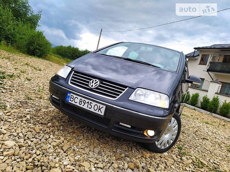 Volkswagen Sharan 2004  випуску Львів з двигуном 1.9 л дизель мінівен автомат за 5950 долл. 