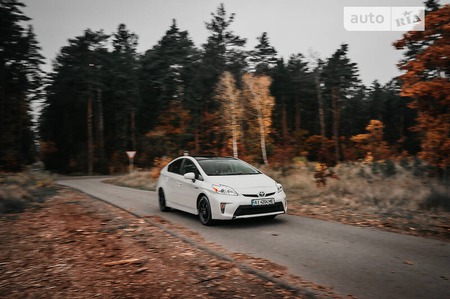 Toyota Prius 2015  випуску Київ з двигуном 1.8 л бензин хэтчбек автомат за 13000 долл. 
