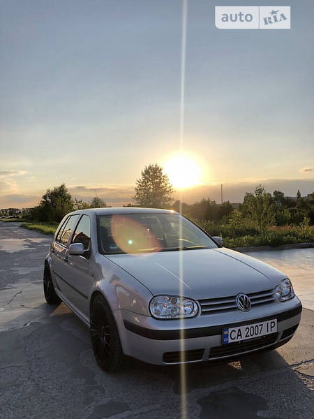 Volkswagen Golf 2000  випуску Черкаси з двигуном 2 л бензин хэтчбек механіка за 4750 долл. 