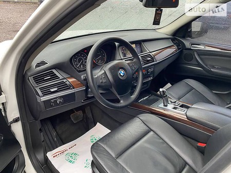 BMW X5 2011  випуску Львів з двигуном 0 л бензин позашляховик автомат за 14399 долл. 