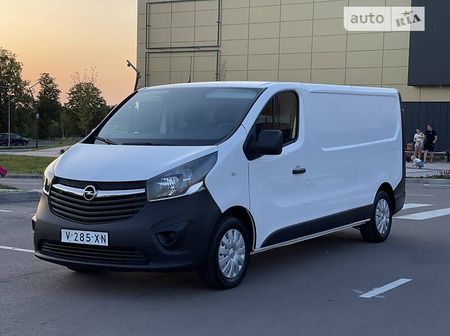 Opel Vivaro 2019  випуску Рівне з двигуном 1.6 л дизель мінівен механіка за 16700 долл. 