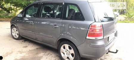 Opel Zafira Tourer 2005  випуску Івано-Франківськ з двигуном 1.9 л дизель універсал механіка за 4650 долл. 