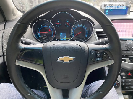 Chevrolet Cruze 2010  випуску Чернігів з двигуном 0 л бензин седан автомат за 6850 долл. 