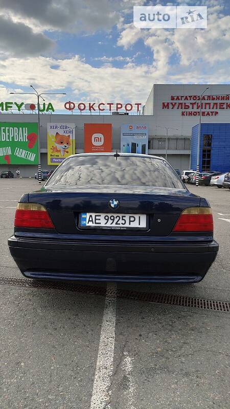 BMW 735 2001  випуску Дніпро з двигуном 3.5 л бензин седан автомат за 6300 долл. 