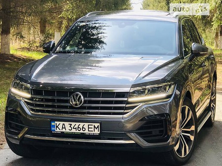 Volkswagen Touareg 2019  випуску Київ з двигуном 3 л дизель позашляховик автомат за 59999 долл. 