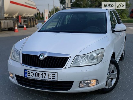 Skoda Octavia 2010  випуску Тернопіль з двигуном 1.6 л дизель універсал автомат за 6999 долл. 