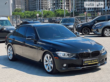 BMW 335 2013  випуску Київ з двигуном 3 л гібрид седан автомат за 22499 долл. 