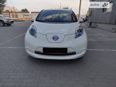 Nissan Leaf 2013  випуску Львів з двигуном 0 л електро хэтчбек автомат за 12800 долл. 