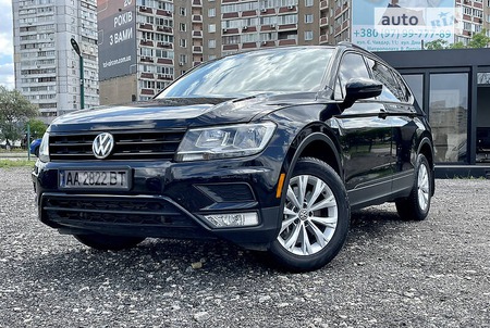 Volkswagen Tiguan 2018  випуску Київ з двигуном 2 л бензин позашляховик автомат за 20999 долл. 