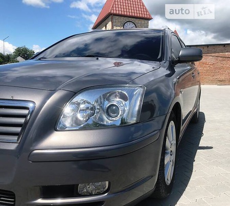 Toyota Avensis 2004  випуску Тернопіль з двигуном 1.8 л бензин універсал механіка за 6000 долл. 