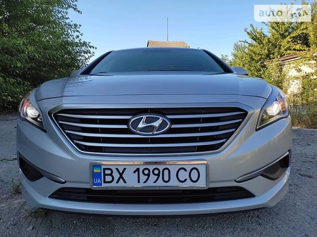 Hyundai Sonata 2017  випуску Хмельницький з двигуном 2.4 л бензин седан автомат за 14800 долл. 