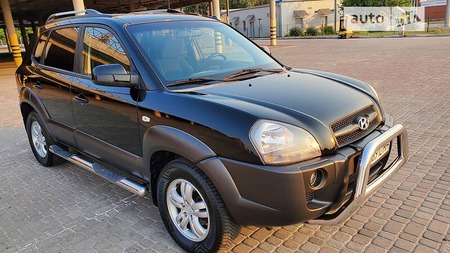 Hyundai Tucson 2006  випуску Харків з двигуном 2 л бензин позашляховик механіка за 7800 долл. 