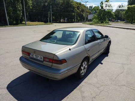 Toyota Camry 1999  випуску Дніпро з двигуном 2.2 л бензин седан автомат за 2790 долл. 