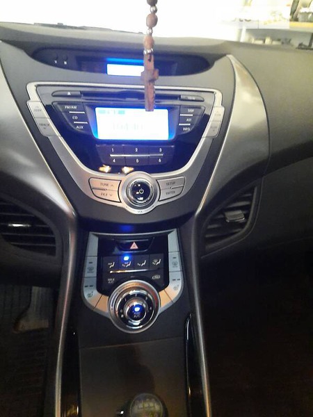 Hyundai Elantra 2013  випуску Дніпро з двигуном 1.6 л бензин седан механіка за 11000 долл. 