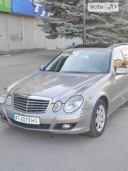 Mercedes-Benz E 220 2006  випуску Івано-Франківськ з двигуном 2.2 л дизель універсал автомат за 6900 долл. 