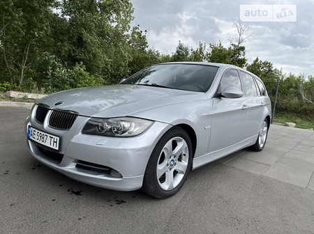 BMW 330 2006  випуску Дніпро з двигуном 3 л дизель універсал автомат за 10300 долл. 