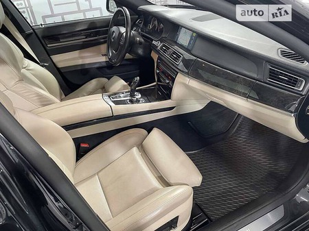 BMW 750 2012  випуску Київ з двигуном 4.4 л бензин седан автомат за 750000 грн. 