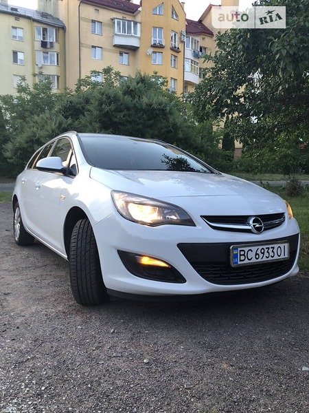 Opel Astra 2014  випуску Львів з двигуном 1.7 л дизель універсал механіка за 8700 долл. 