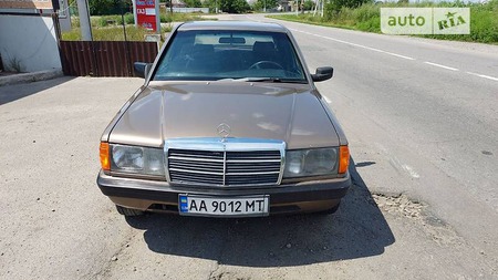 Mercedes-Benz 190 1988  випуску Київ з двигуном 2 л  седан механіка за 1800 долл. 