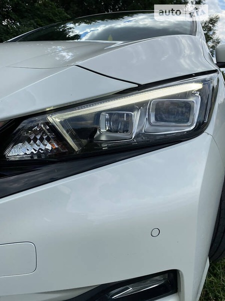 Nissan Leaf 2018  випуску Чернівці з двигуном 0 л електро хэтчбек автомат за 28300 долл. 