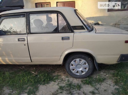 Lada 2107 1990  випуску Львів з двигуном 1.5 л бензин седан механіка за 800 долл. 