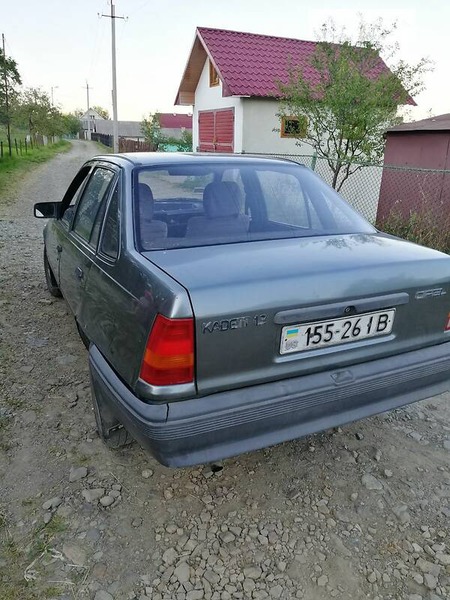 Opel Kadett 1986  випуску Івано-Франківськ з двигуном 1.3 л бензин седан механіка за 900 долл. 