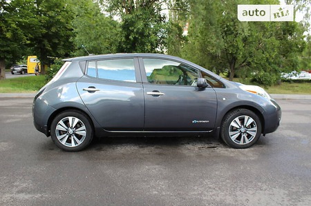 Nissan Leaf 2013  випуску Луцьк з двигуном 0 л електро хэтчбек  за 13700 долл. 