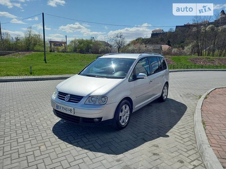 Volkswagen Touran 2004  випуску Ужгород з двигуном 2 л дизель універсал механіка за 7100 долл. 