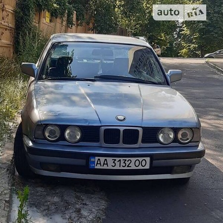BMW 525 1992  випуску Київ з двигуном 2.5 л бензин седан механіка за 4200 долл. 