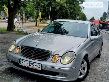 Mercedes-Benz E 270 2002  випуску Рівне з двигуном 2.7 л дизель седан автомат за 6399 долл. 