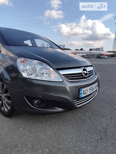 Opel Zafira Tourer 2011  випуску Ужгород з двигуном 0 л дизель мінівен механіка за 8700 долл. 